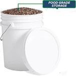 Rund hvid 5 gallon spand med låg til opbevaring af dyrefoder